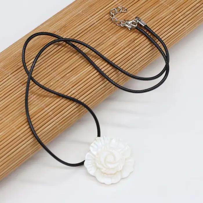 Collier à breloques en nacre naturelle, fleur multicouche, coquillages blancs, pendentif, colliers o