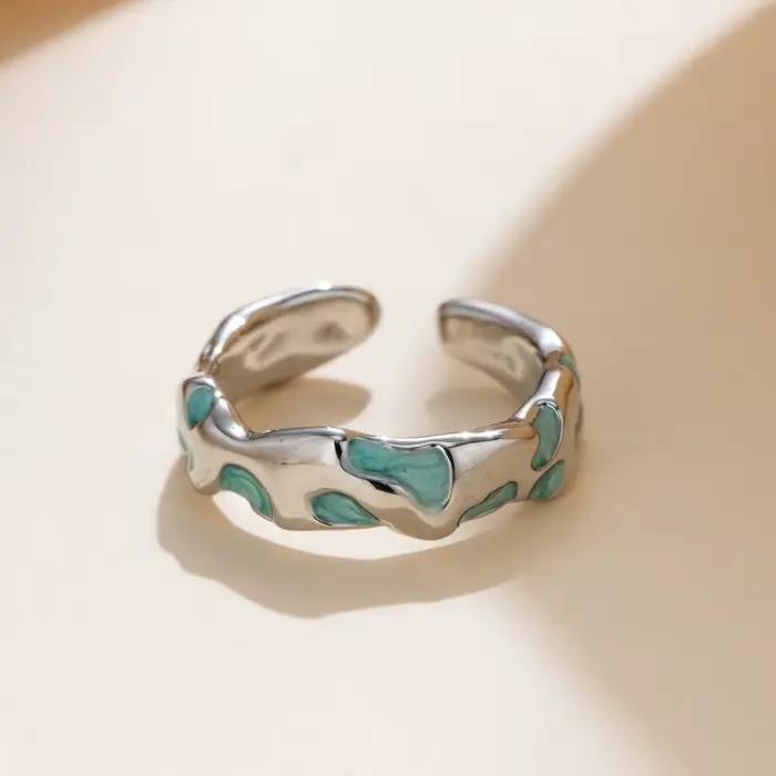 Bague ouverte argentée style bohème avec incrustation irrégulière en émail turquoise, bijou ajustabl