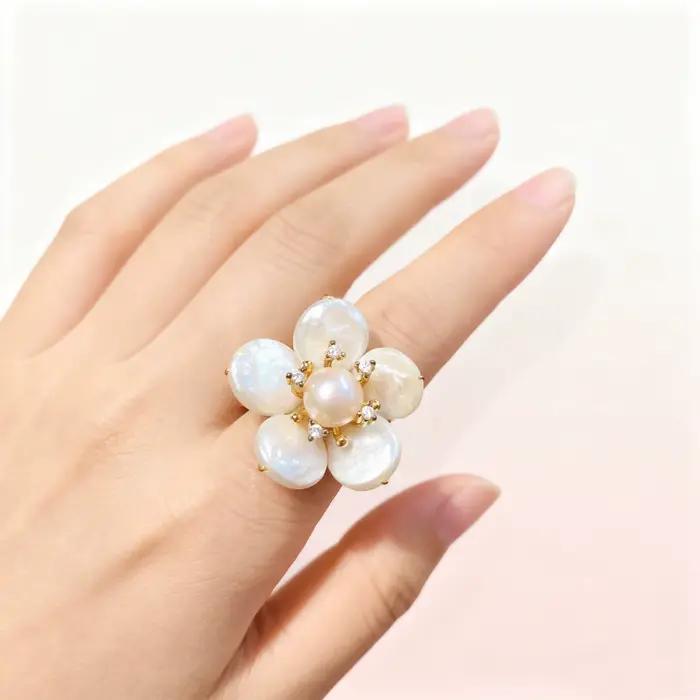Bague en perles d'eau douce tendance, style rétro baroque, avec fleur en perles et cristaux CZ de lu