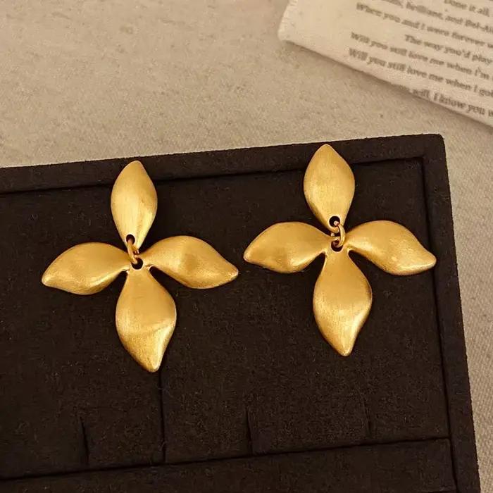 Boucles d'oreilles clous fleur brossées couleur argent pour femme, bijoux vintage, accessoire minima