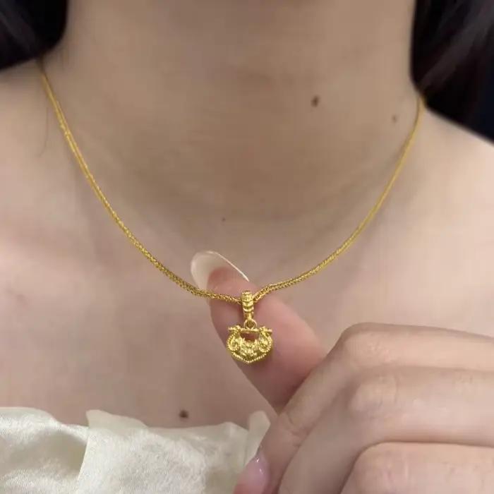 Antique or artisanat vintage mini fleur de lotus Ruyi serrure pendentif exquis collier collier chaîn