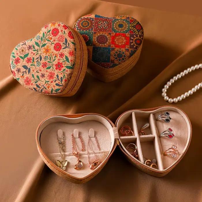 Boîte de rangement en forme de cœur en cuir pour bijoux polyvalents et romantiques occasions spéciales voyage mariage anniversaire