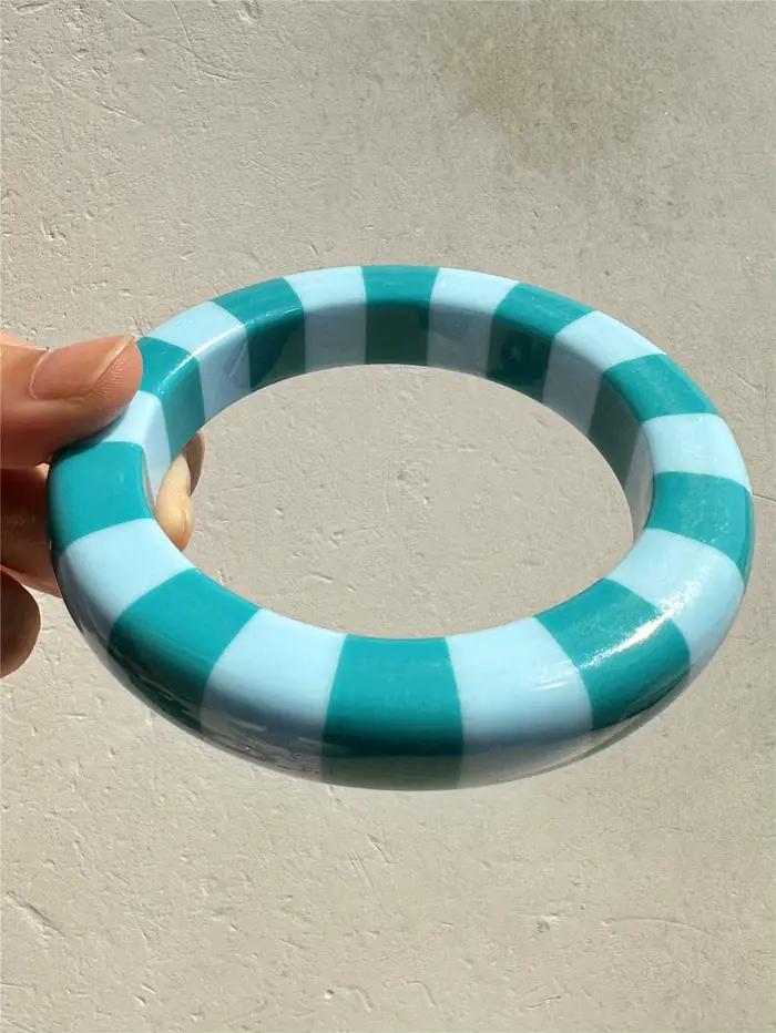 Bracelet en résine rayée à blocs de couleurs, minimaliste, chasse aux Dopamine, Palette de couleurs pour fille, breloque élégante, bijoux superposés pour femmes
