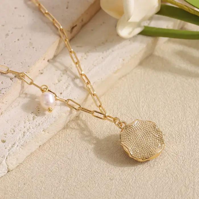 Collier pendentif fleur émaillée vintage français pour femme, chaîne maillons trombone perle baroque, bijou ras-du-cou rétro doré