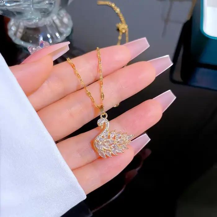 Collier pendentif en cristal de dessin animé pour femme, acier inoxydable, breloque, document doré, bijoux ras du cou, original, mode