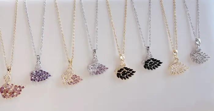 Collier pendentif cygne en cuivre incrusté de zircon, un cadeau de vacances doux et romantique pour les femmes