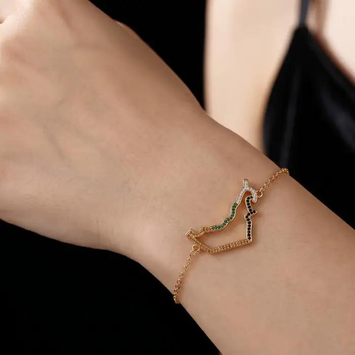 Bracelet patriotique avec carte des Émirats arabes unis en cristal, design éblouissant, finition dorée polie avec une carte détaillée des Émirats arabes unis, incrusté.