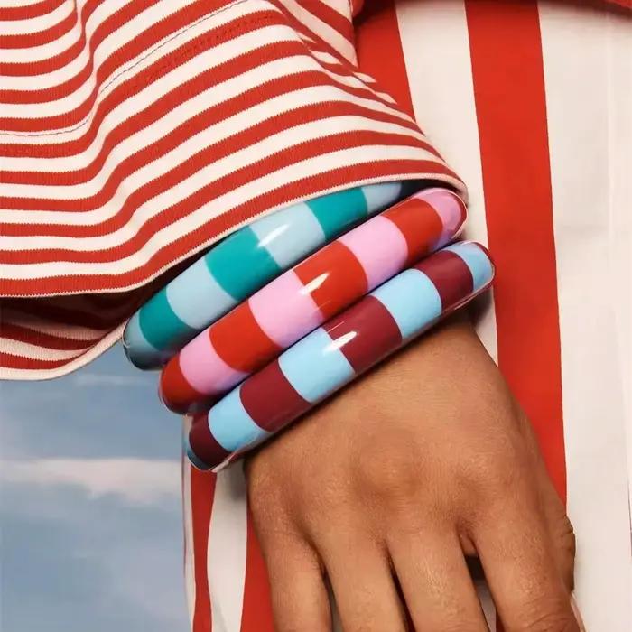 Bracelet en résine rayée à blocs de couleurs, minimaliste, chasse aux Dopamine, Palette de couleurs pour fille, breloque élégante, bijoux superposés pour femmes