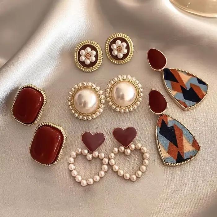 Boucles d'oreilles clous carrées émaillées bordeaux vintage pour femme, en métal couleur or, imitation perle, motif fleur, bijoux de fête