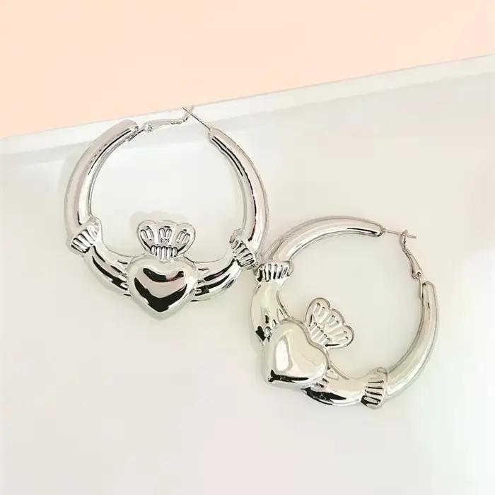 Boucles d'oreilles Love Crown, couleur or simple, haut de gamme, tendance populaire, vente chaude, accessoires de bijoux pour femmes, vacances, festival de musique