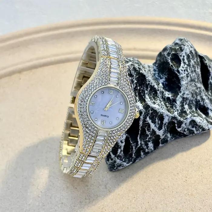 Montre-bracelet élégante et luxueuse entièrement sertie de diamants pour femmes