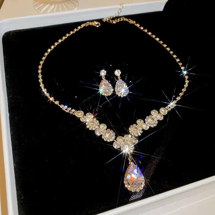 Ensemble de boucles d'oreilles et colliers en strass incrustés de goutte d'eau, pendentif léger de luxe à la mode, ensembles de bijoux de mariée pour femmes