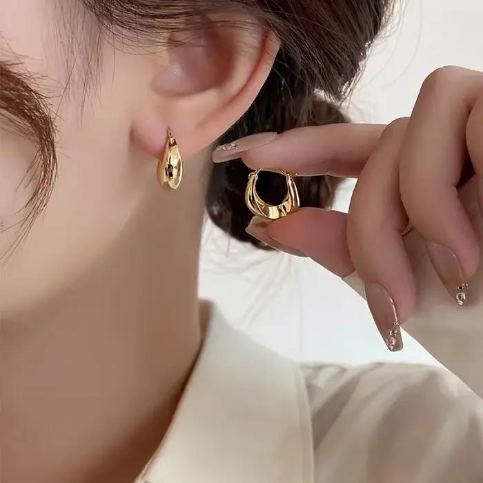 Boucles d'oreilles en argent sterling 925 pour femmes design moderne et unique à offrir pour les occasions spéciales et les femmes douces