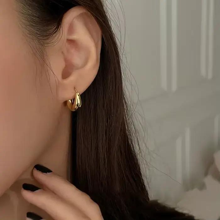Boucles d'oreilles en argent sterling 925 pour femmes design moderne et unique à offrir pour les occasions spéciales et les femmes douces