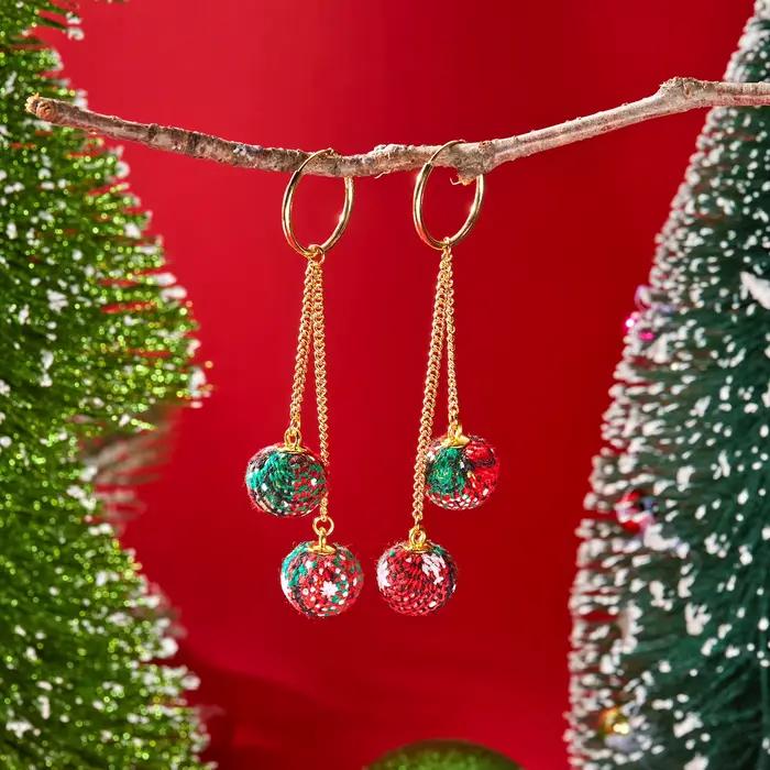 Boucles d'oreilles longues à pampilles en fausse fourrure pour femmes, boule de cheveux colorée créative suspendue, bijoux de Festival du nouvel an