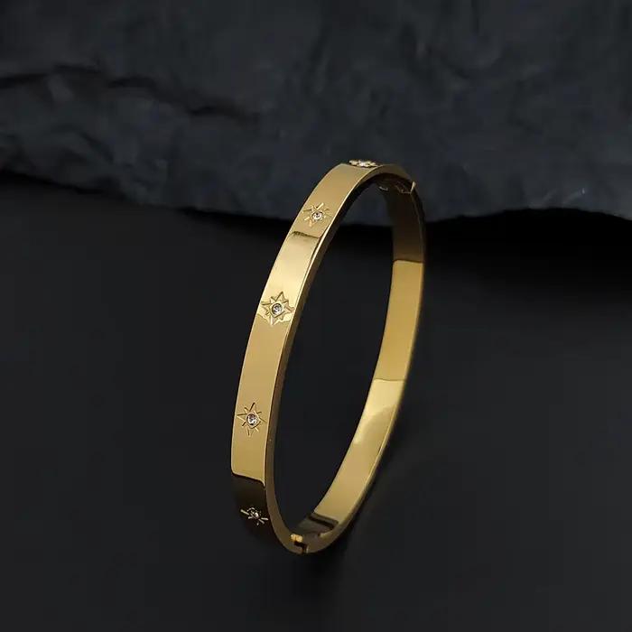 Bracelet en métal pour femme. Bracelet en zircon scintillant en forme d'étoile polaire fermée. Bijoux de mariage élégants et tendance, adaptés à votre femme.