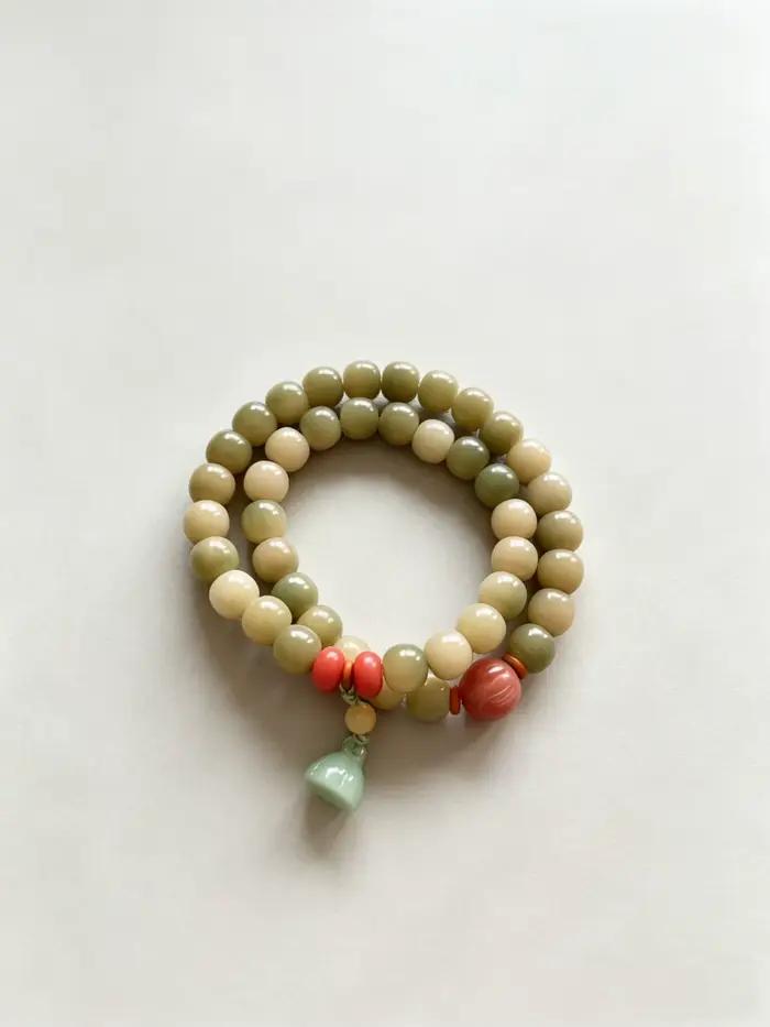 Bracelet Bodhi à double boucle en perles de pomme verte laiteuse jade