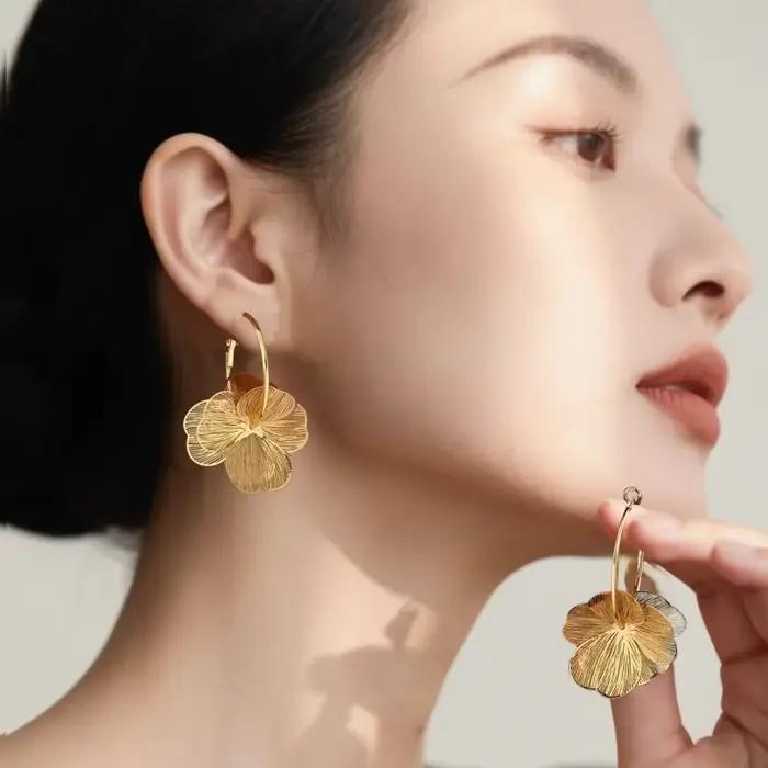 Boucles d'oreilles créoles dorées à fleurs creuses Double couche pour femmes, Vintage, idéales pour un usage quotidien, accessoires de bijoux