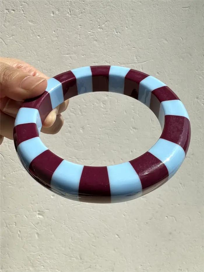 Bracelet en résine rayée à blocs de couleurs, minimaliste, chasse aux Dopamine, Palette de couleurs pour fille, breloque élégante, bijoux superposés pour femmes