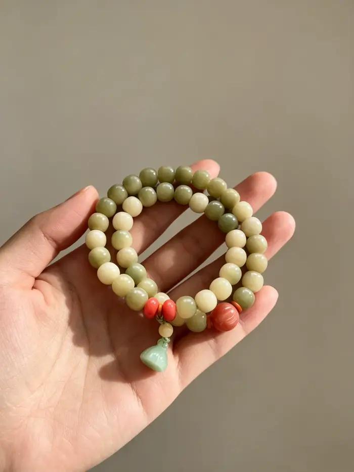 Bracelet Bodhi à double boucle en perles de pomme verte laiteuse jade
