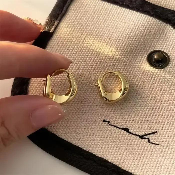 Boucles d'oreilles en argent sterling 925 pour femmes design moderne et unique à offrir pour les occasions spéciales et les femmes douces