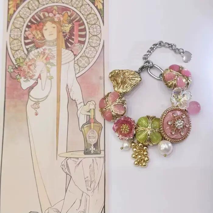 Bracelet Fleur Rose et Verte 2025 Nouvelle Tendance, Design de Niche, Style Haut de Gamme Doux et Cool, Polyvalent