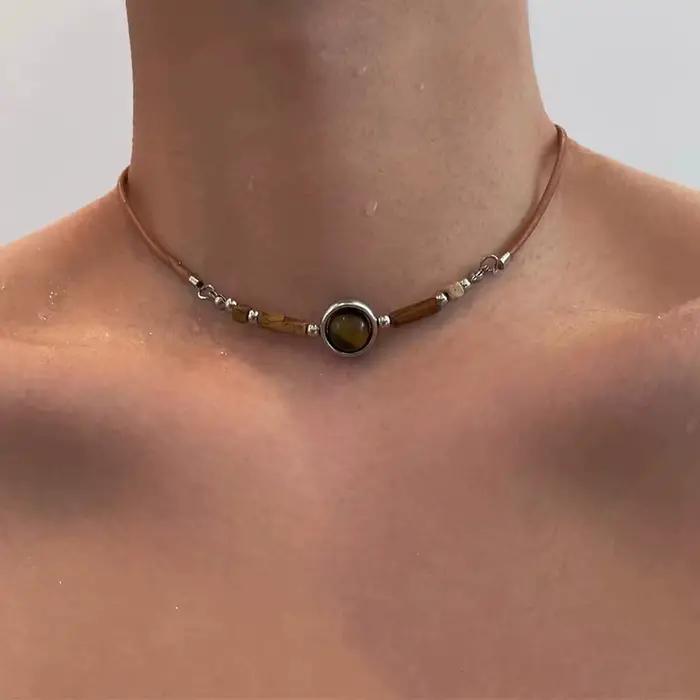 Collier de perles en pierre d'oeil de tigre, Design Punk Simple, mode haut de gamme, chaîne de clavicule courte, collier en cuir rétro pour hommes et femmes