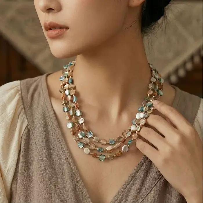 Collier de perles de coquillages multicouches luxueux pour femmes, collier ras du cou coloré, design géométrique tendance, bijoux en coquillages faits à la main