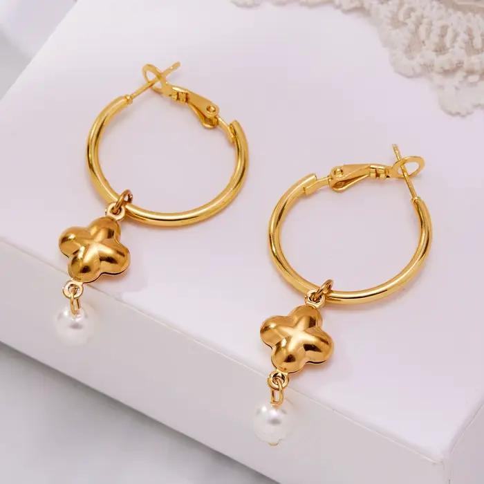Liora Chic Imitation perle croix boucles d'oreilles pour femmes PVD plaqué or en acier inoxydable hypoallergénique boucles d'oreilles bijoux