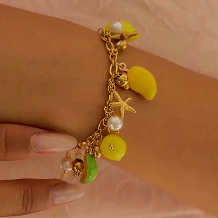 Bracelet à breloques en acier inoxydable avec motifs fruits exotiques et étoiles de mer pour femmes style moderne à offrir occasions spéciales