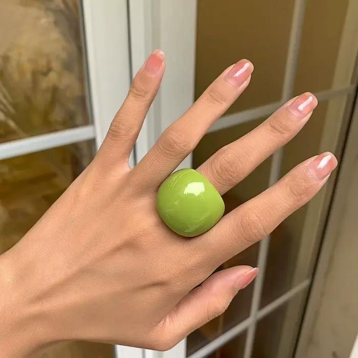 Bague en résine acrylique pour femme, bijoux exagérés, classique, grand breton, uni, géométrique, document bonbon, accessoires de mode
