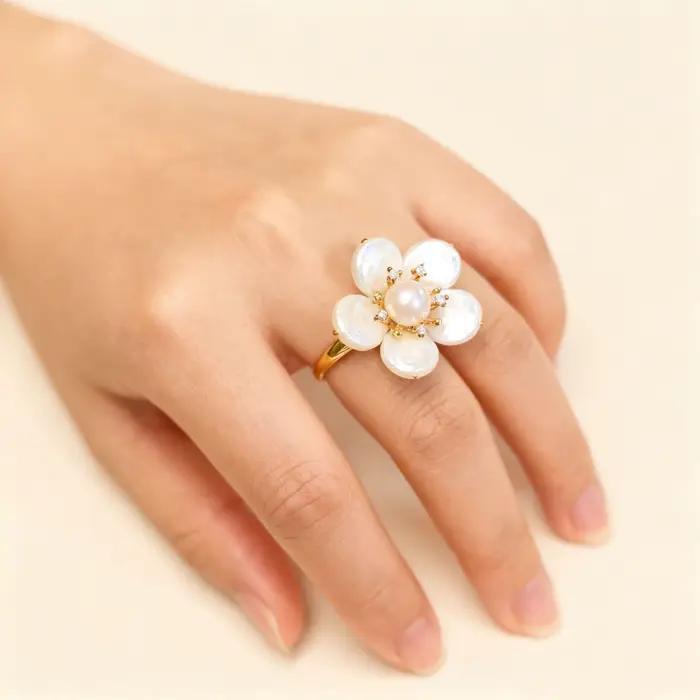 Bague en perles d'eau douce tendance, style rétro baroque, avec fleur en perles et cristaux CZ de luxe pour femme, accessoires de bijoux de charme, cadeaux