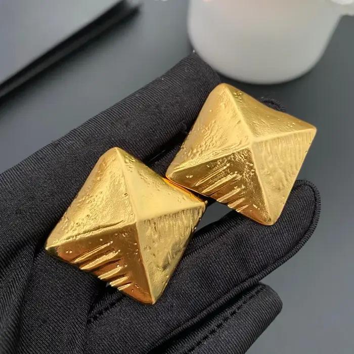 Boucles d'oreilles clips géométriques rétro en laiton plaqué or pour femme, bijoux de luxe tendance, par un créateur de mode