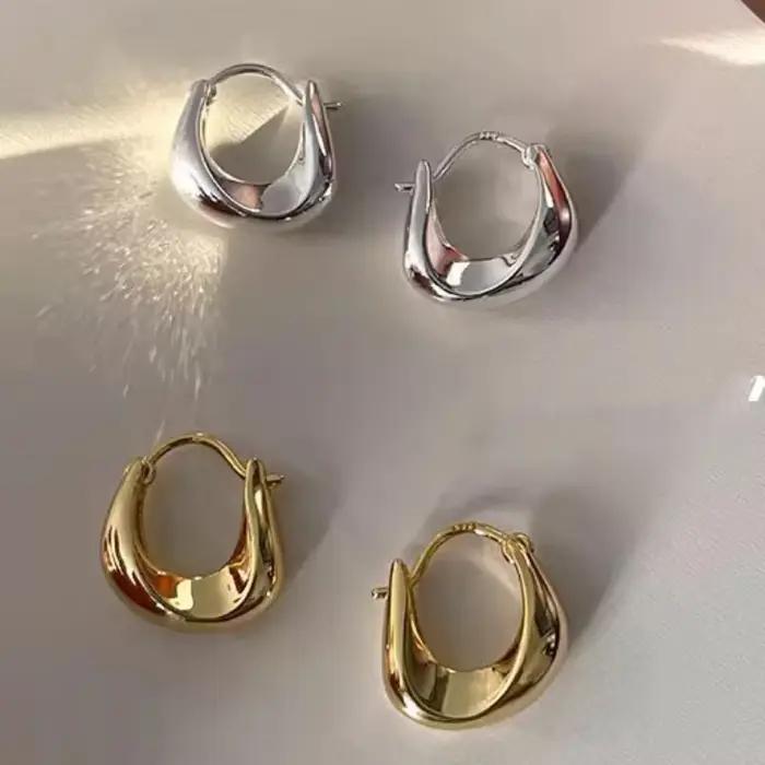 Boucles d'oreilles en argent sterling 925 pour femmes design moderne et unique à offrir pour les occasions spéciales et les femmes douces