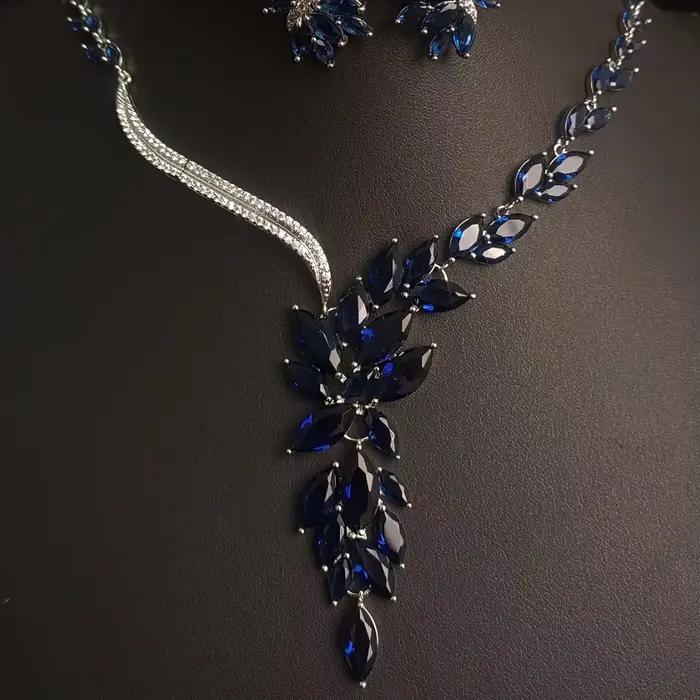 Ensemble élégant de collier et boucles d'oreilles en zircon pour femme, idéal pour les soirées, les mariages et les accessoires de robe de soirée