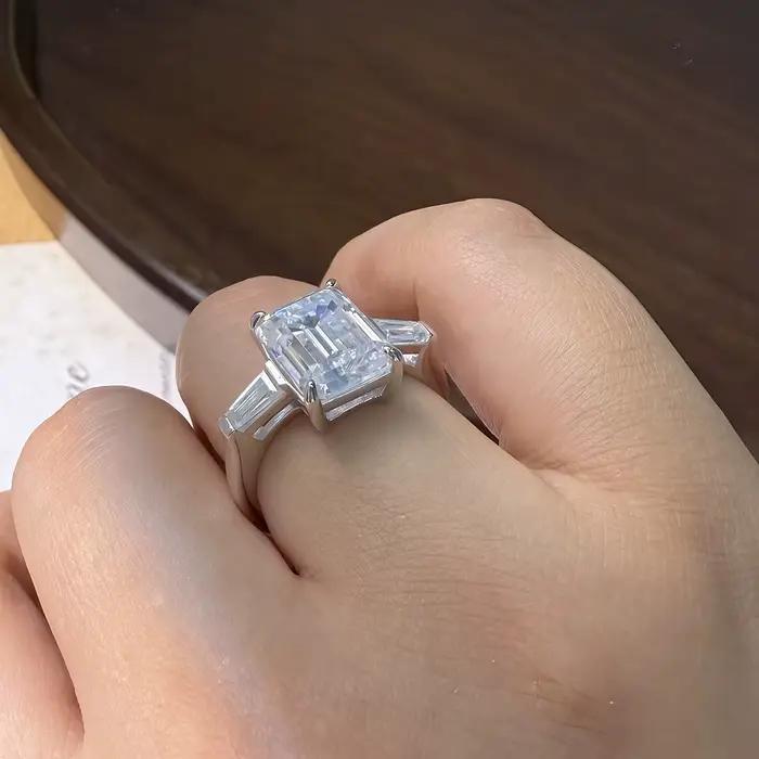 Bague de fiançailles en moissanite taille émeraude 4,5 carats, trois pierres baguette, diamant de laboratoire, pour femme, en argent sterling 925, cadeau de bijoux