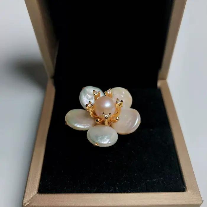 Bague en perles d'eau douce tendance, style rétro baroque, avec fleur en perles et cristaux CZ de luxe pour femme, accessoires de bijoux de charme, cadeaux