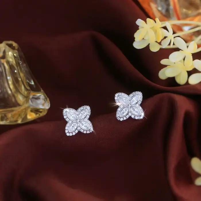Pera – boucles d'oreilles blanches simples en forme de fleur à quatre feuilles, cadeau de fête de fi