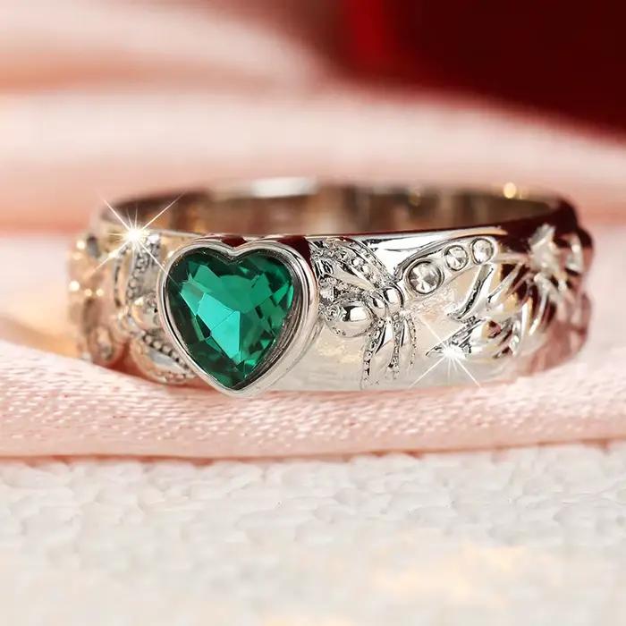 Bague romantique en forme de cœur sculpté avec incrustation de zircon synthétique vert, accessoire d
