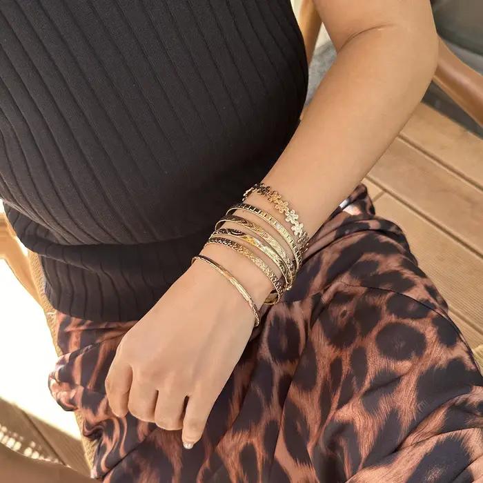 Bracelet en métal haut de gamme à motif floral sculpté pour femme, style urbain audacieux et mignon,