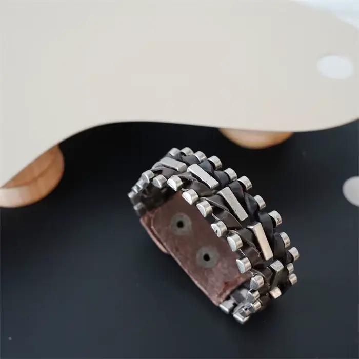 MKENDN Vintage tanné végétal peau de vache manchette bracelet pour hommes femme Punk bracelet frotté