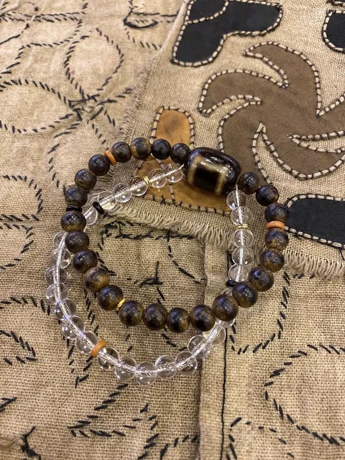 Bracelet en bois d'agar et quartz clair avec perle Dzi
