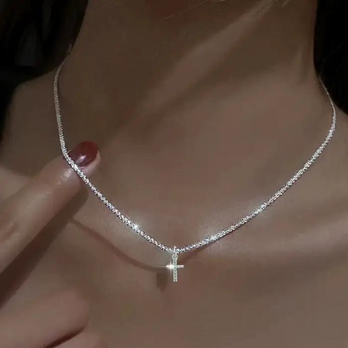 Collier ras du cou avec croix et clavicule, 1 pièce, simple
