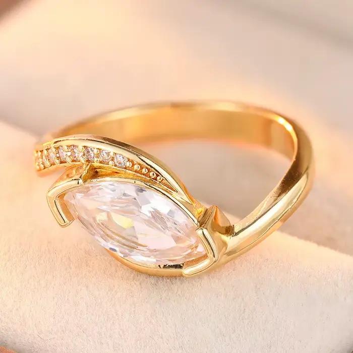 Magnifique bague pour femme incrustée de CZ blanc, couleur or tendance, géométrique, à porter au quo