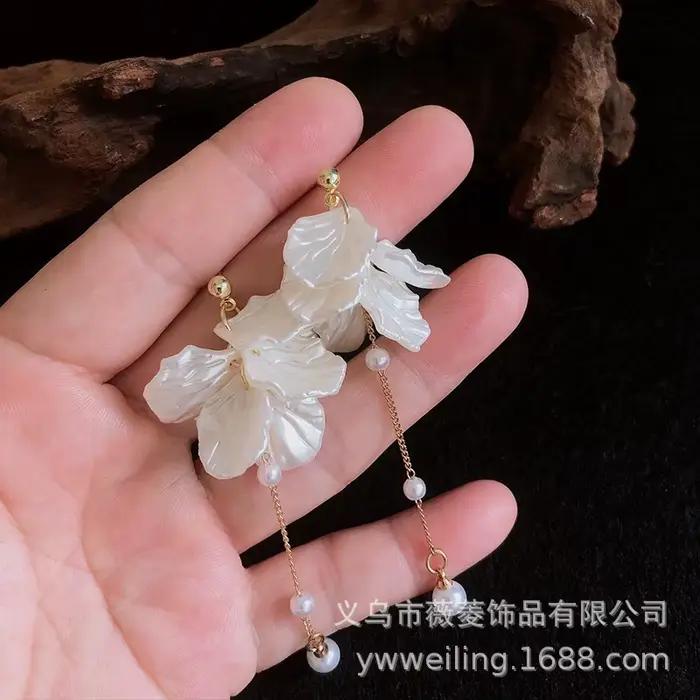 Boucles d'oreilles pendantes pour femmes, tempérament exquis, fleur éternelle, pétales blancs, perle