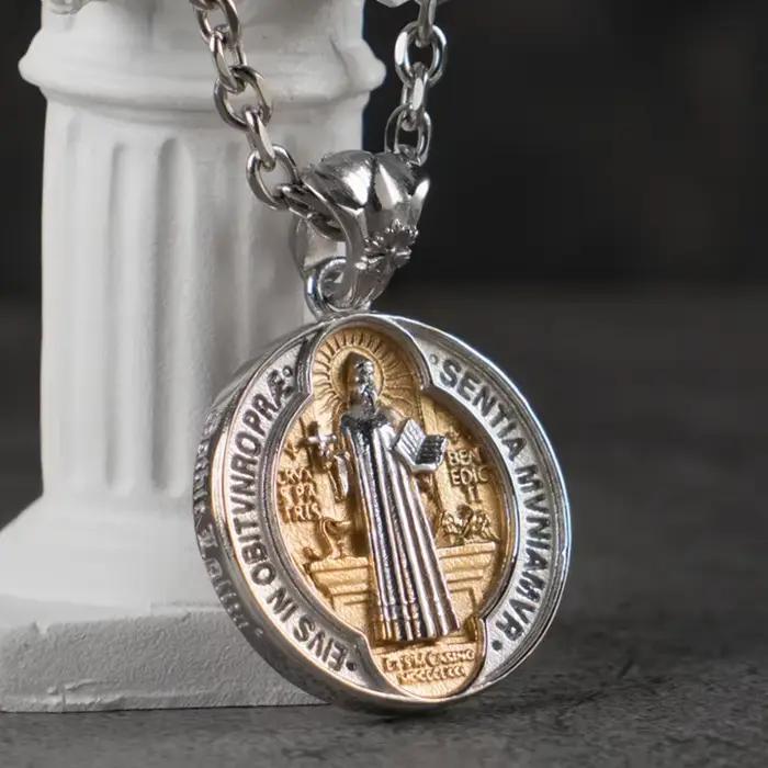 Collier Religieux Vintage en Titane et Acier, Bijou avec Croix et Texte de Prière, Saint Benoît, PmotExorciste