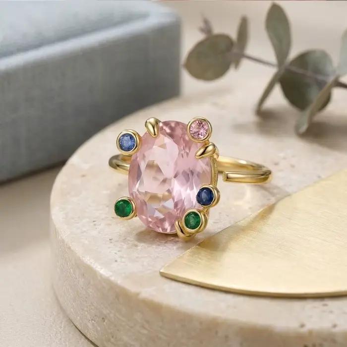 Bague élégante ovale rose avec accents multicolores en CZ, bague de cocktail de luxe dorée pour femme, cadeau idéal pour fiançailles ou anniversaire