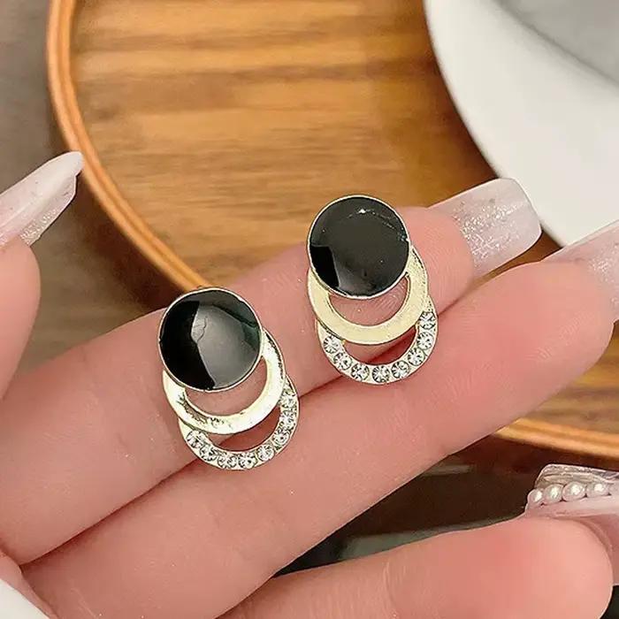 Boucles d'oreilles rondes émaillées noires pour femmes, clous d'oreilles géométriques creux en cristal, bijoux élégants pour mariage et fête