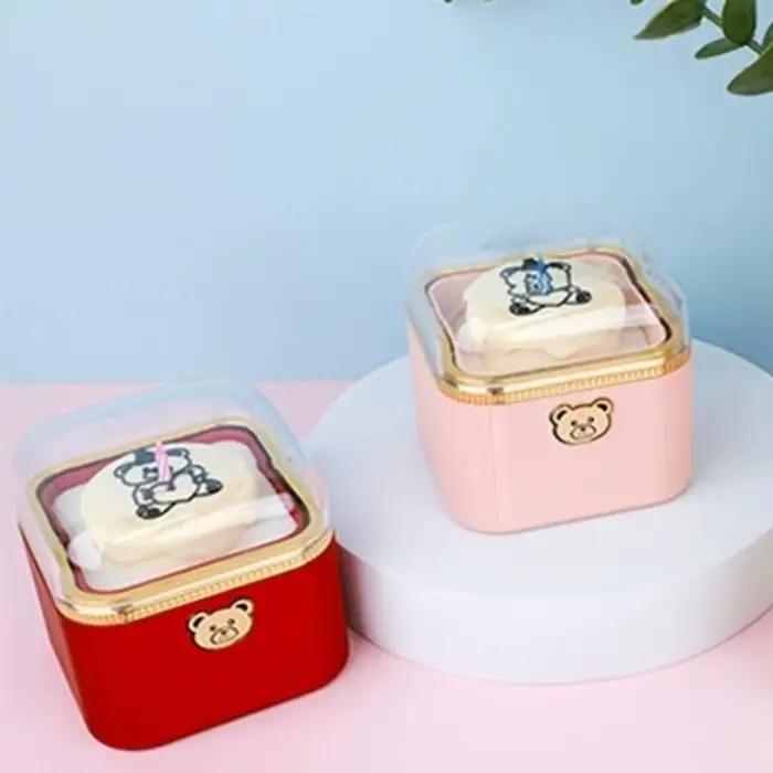 Boîte à bague à mécanisme automatique en forme d'ours de dessin animé, boîte cadeau mini gâteau romantique, boîte à surprise mignonne pour demande en mariage