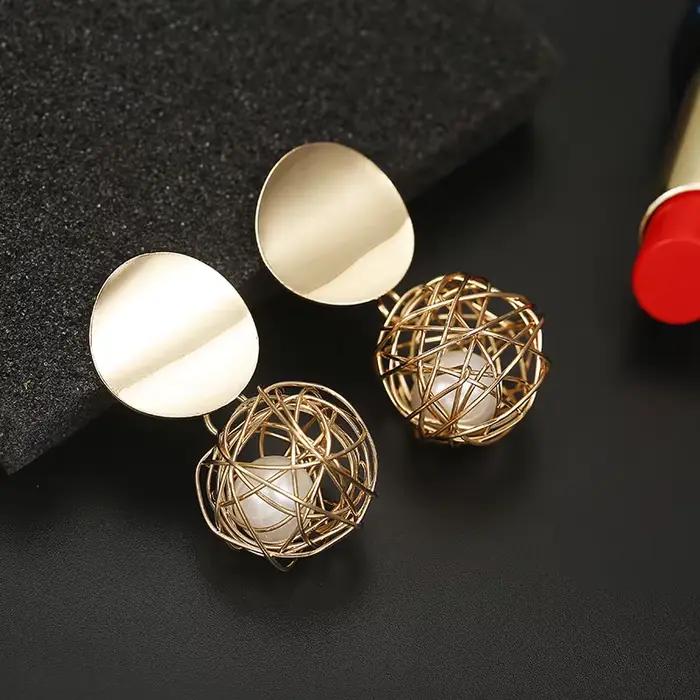 Boucles d'oreilles de luxe en métal doré pour femmes, grand cercle rond tendance, bijoux Vintage de personnalité de fête, 2025